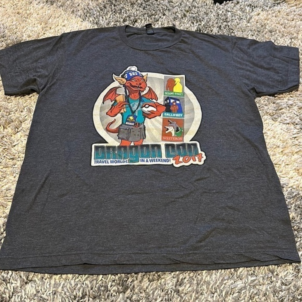 Dragon Con 2017 tee shirt size Large